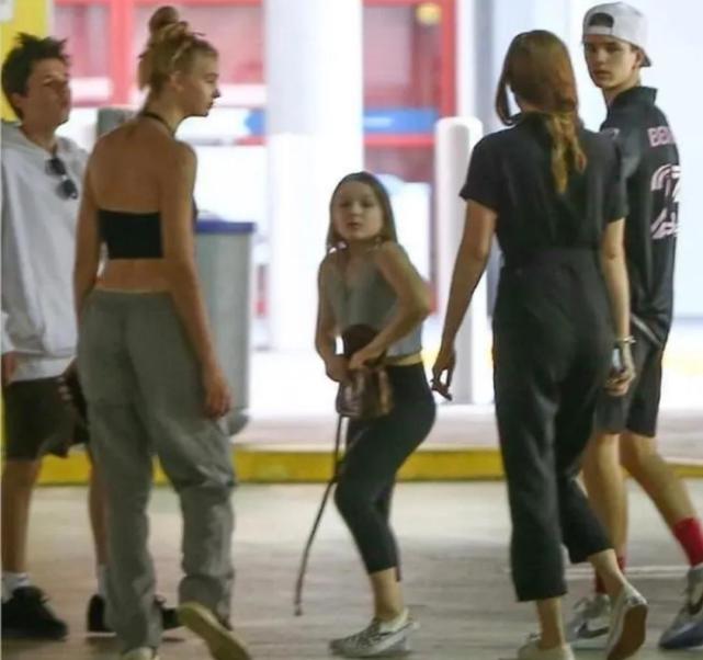 贝克汉姆一家踢球遭批评，虚心接受知错能改，立刻分享防疫建议