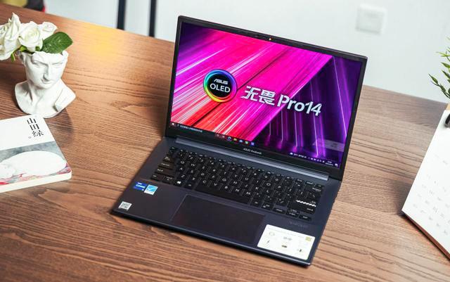 华硕无畏pro14值得买吗塑料感强吗,redmibookpro15和华硕无畏14对比