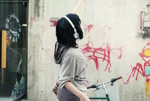 心里苦伤感无奈的句子，句句心酸！