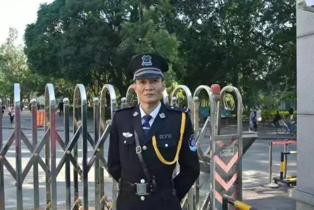 励志！厦门大学57岁保安自学法语！你还有理由不学习吗？