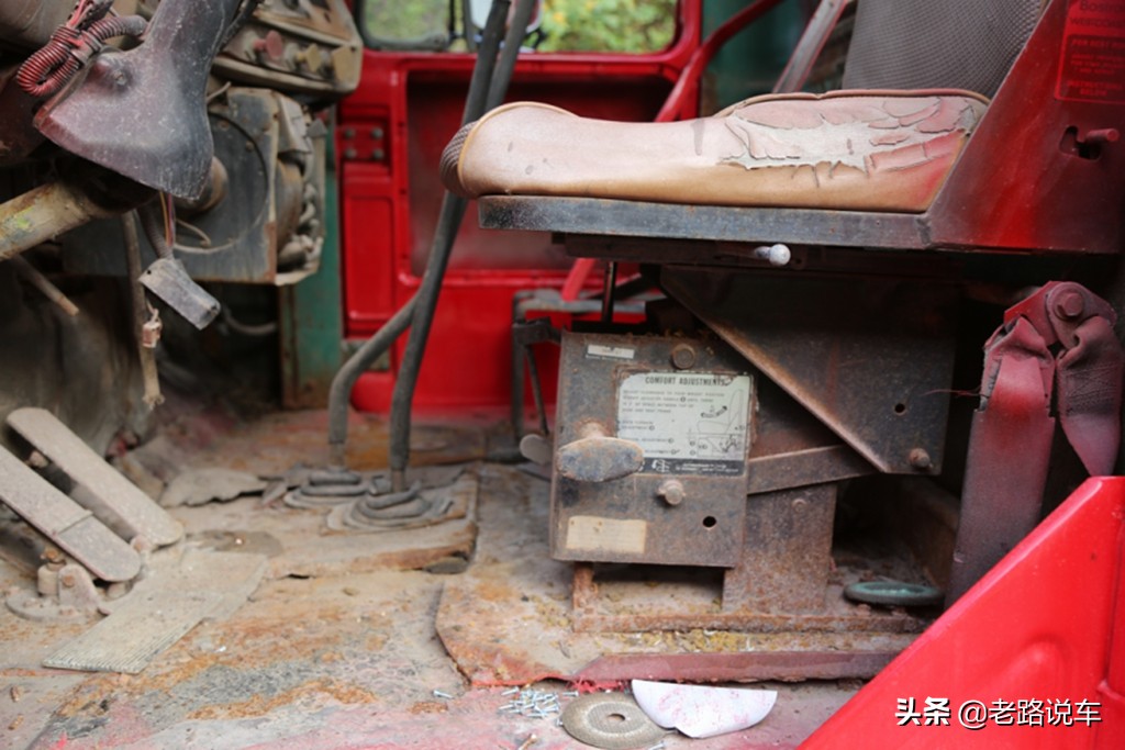 斗牛犬品牌卡车,斗牛犬在汽车上的视频