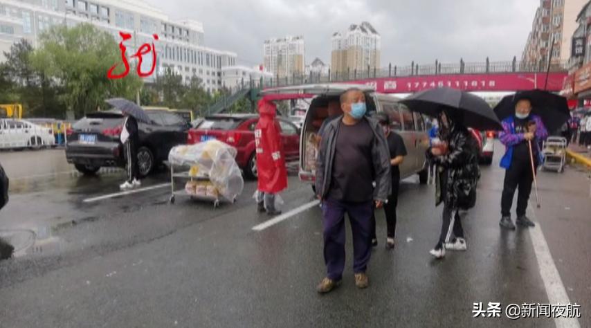 占用车道卖东西怎么处罚,占用机动车道违规摆摊违反哪一条