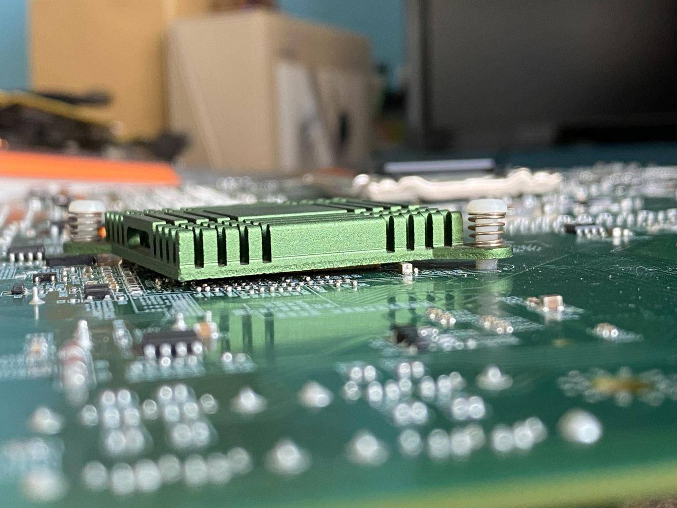 换cpu和主板电脑里的东西还有吗,电脑系统是装在主板还是cpu上