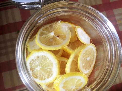 柠檬百香果冷水泡还是热水泡,柠檬百香果青桔蜂蜜果汁做法