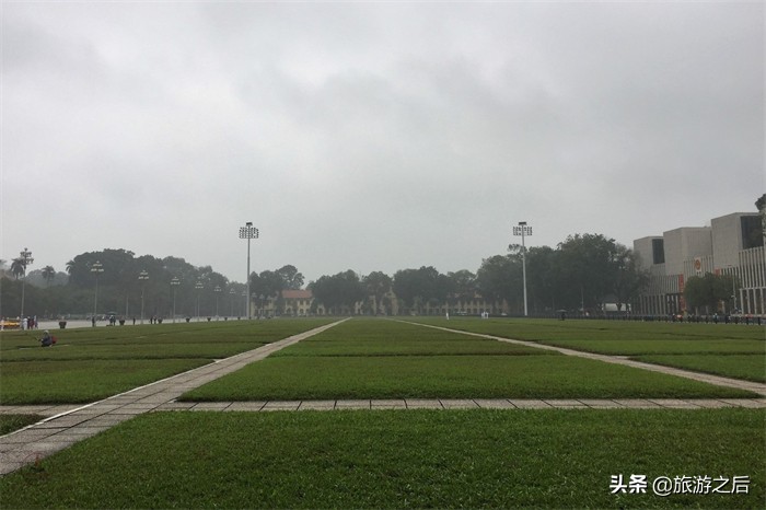 168块小草坪组成的广场，到越南河内必须去的地方