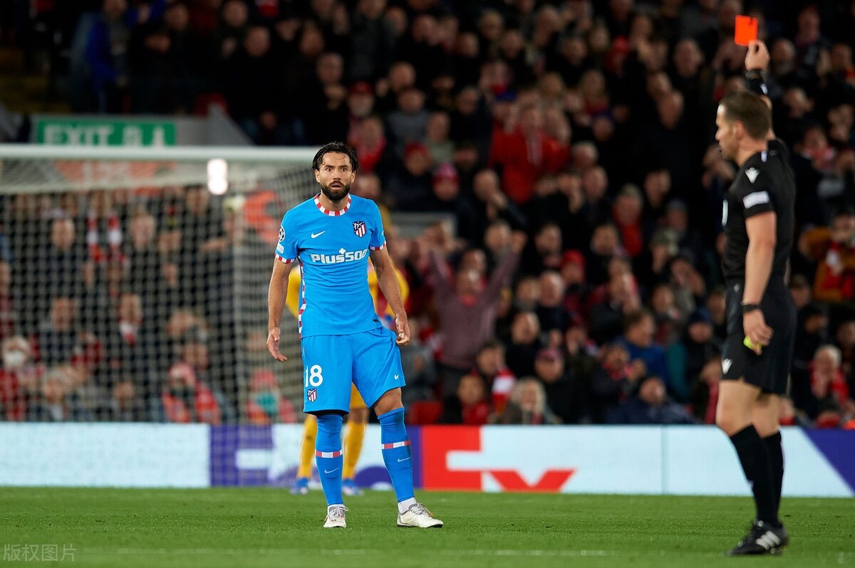 这也红牌？两大欧冠昏哨制造两张争议红牌，英格兰盲侠改变比赛