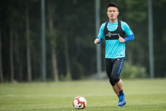 喂？有人做西班牙代购嘛？申花可能有这个需要......