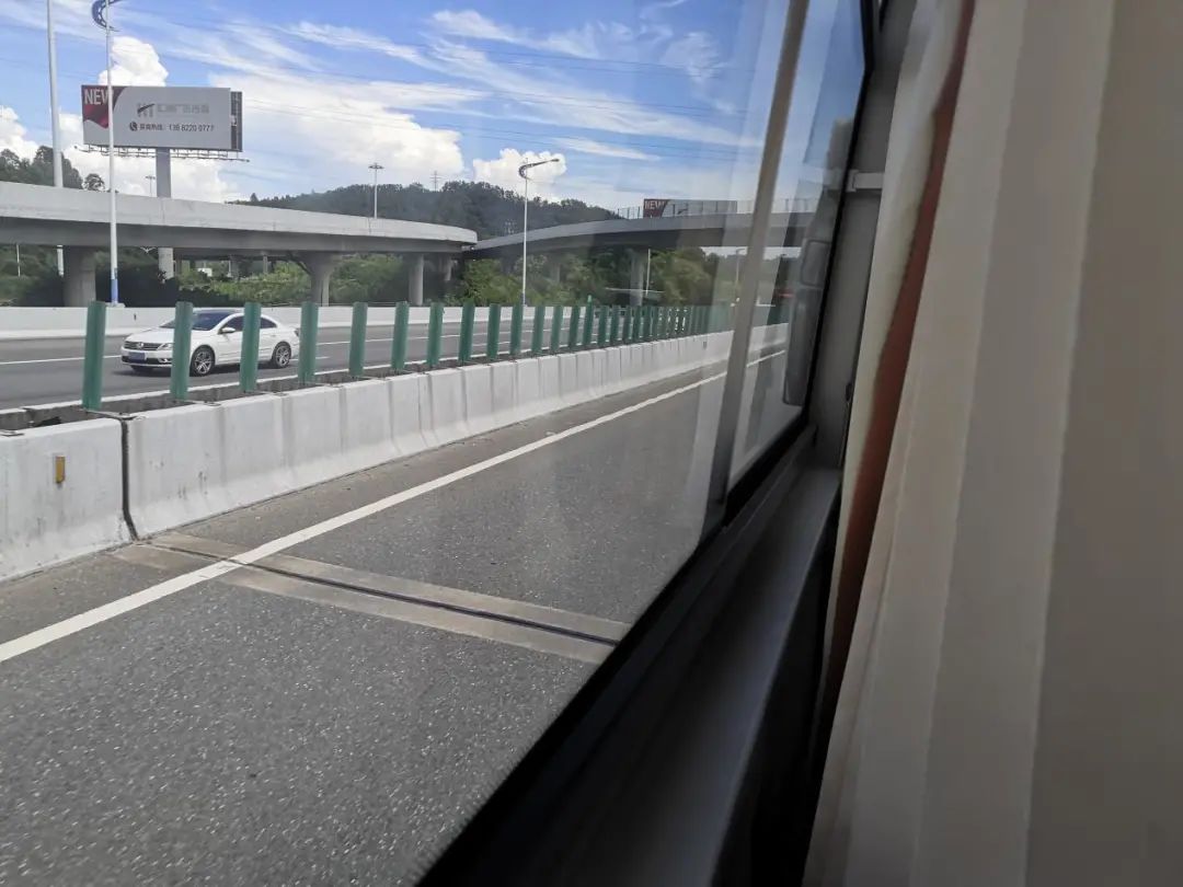 在大岗逛了一天，朋友决定买下这家店铺