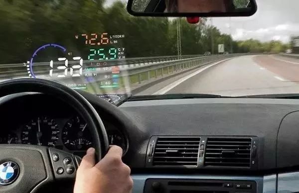 车载导航怎么用抬头显示器,汽车抬头显示器能显示导航路线吗