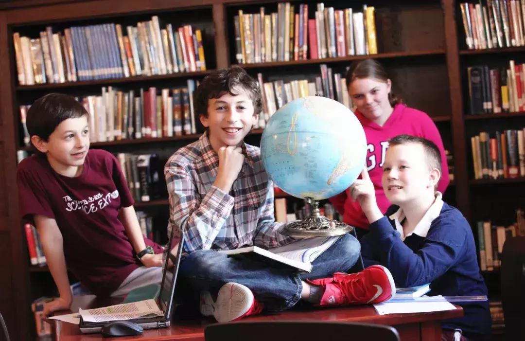 这所毗邻美国常青藤名校的中学，为何备受中国学生推崇？