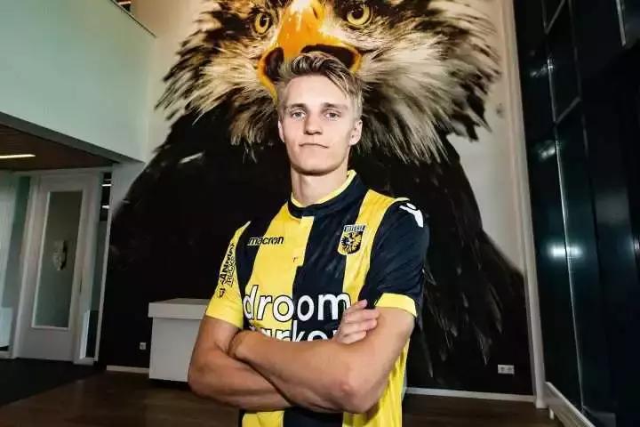 练习时长两年半的皇马练习生，喜欢唱跳rap足球。。。