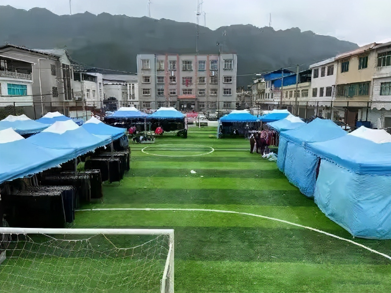 足球场赶场,乡镇足球场大小