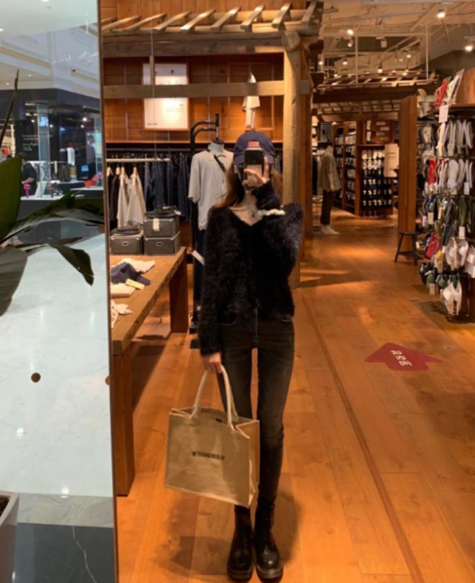 有品位的女人，搭配都会注意这个细节，时尚加倍，穿出杂志大片感