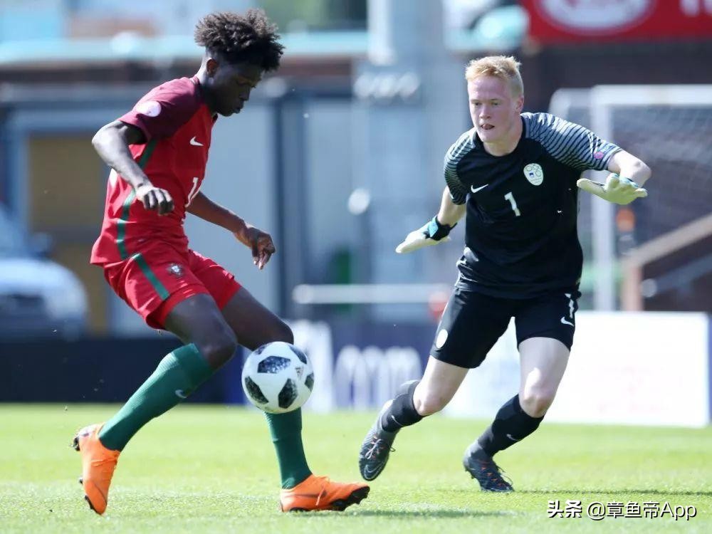 一日足坛动态,足坛吴镇宇