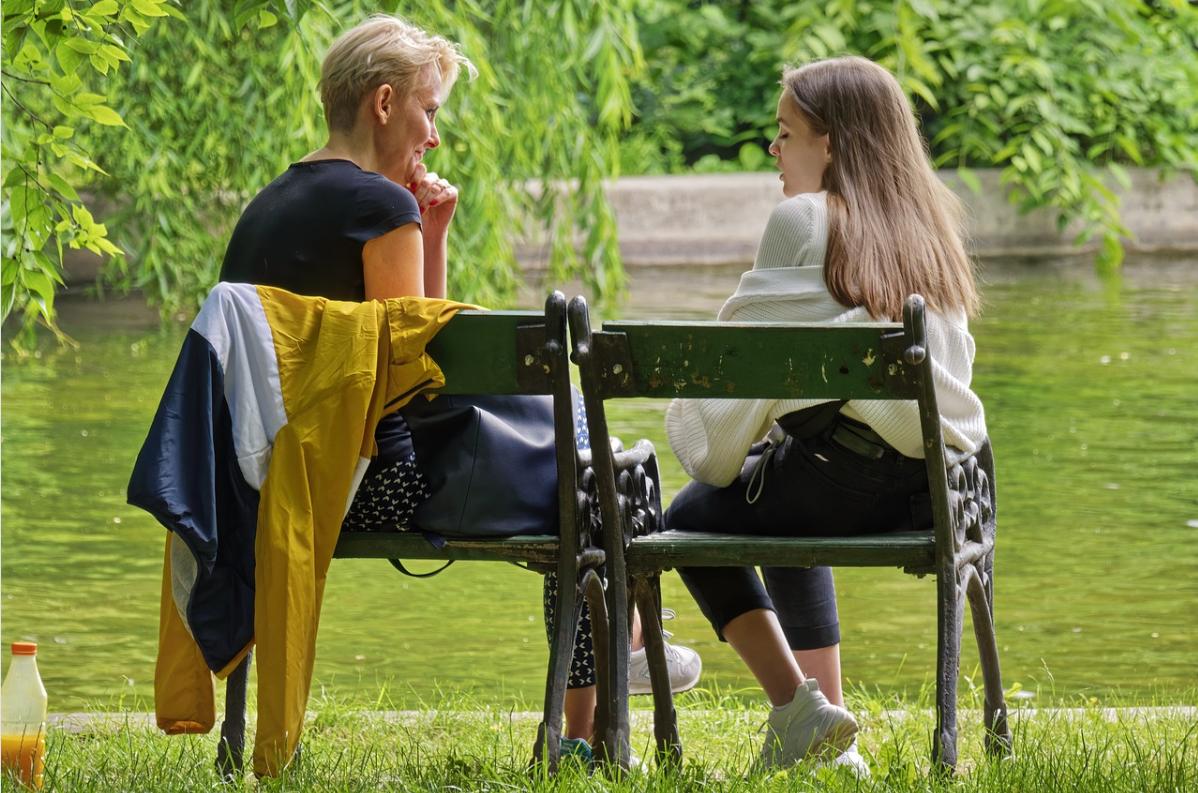 谈话中坐的位置有哪些讲究？来学习提升社交能力的小技巧