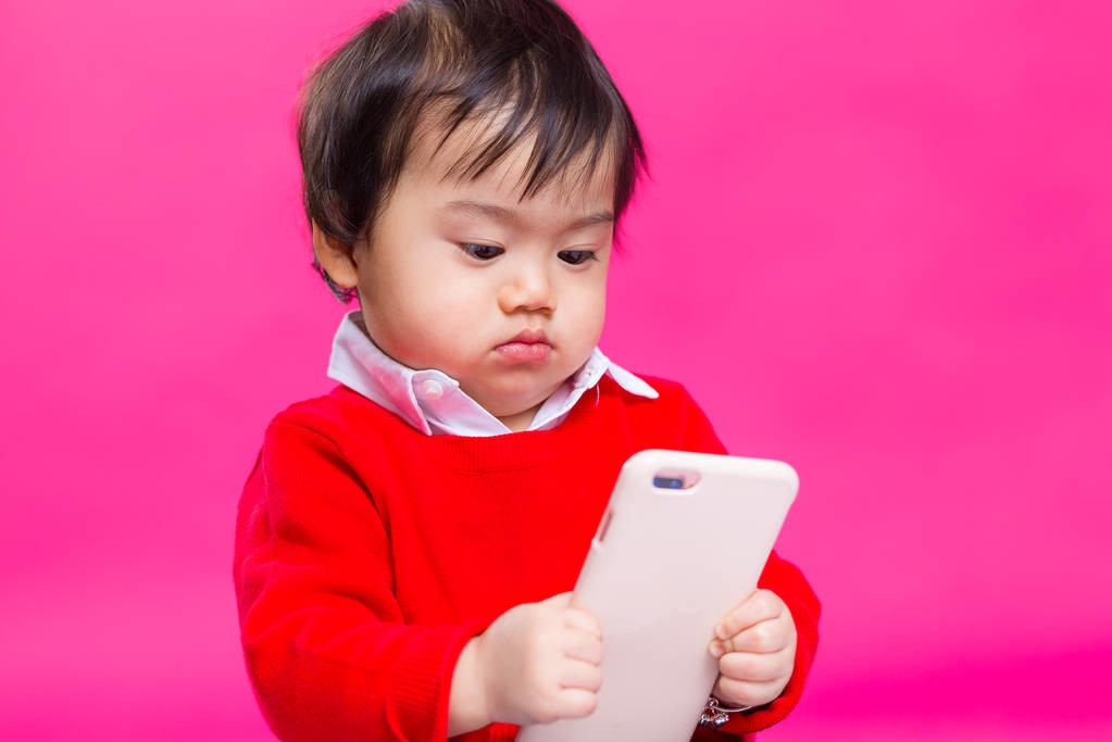 童谣好处多，我们可以和小朋友一起玩