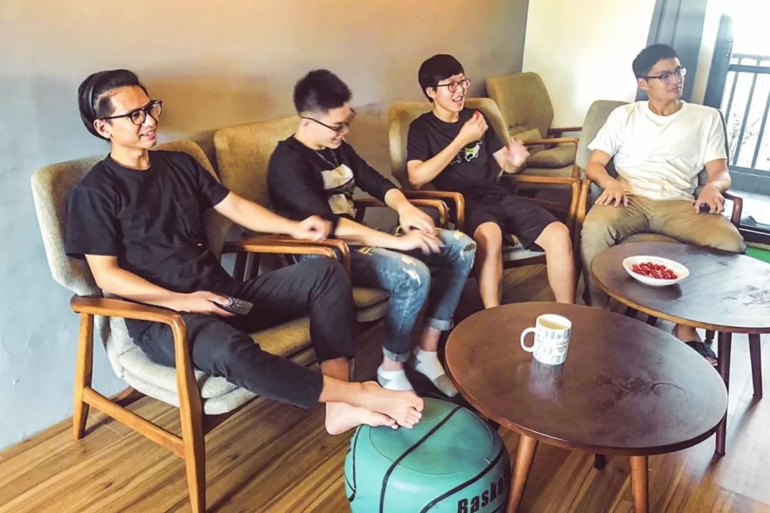 他花2.3亿造最美大学寝室，鼓励男女混居：这代年轻人别刻意吃苦