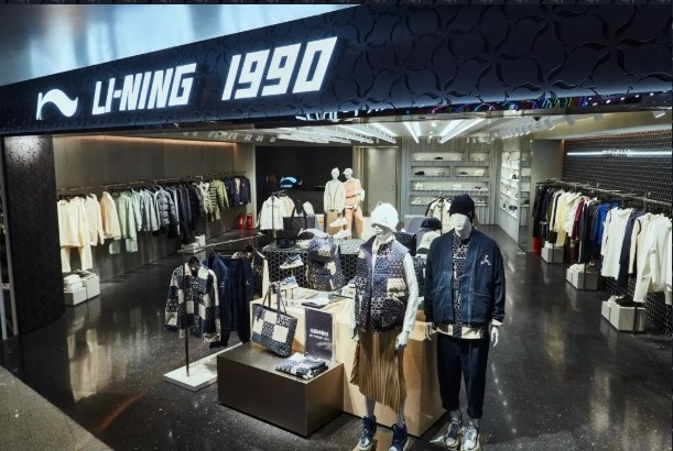 李宁神秘人巡店,李宁中街店