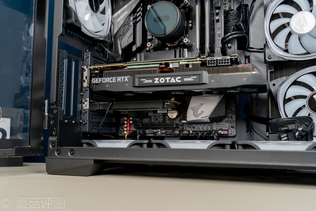 方便插拔，探索更多使用可能、ICYDock硬盘抽取盒PCI转M2评测