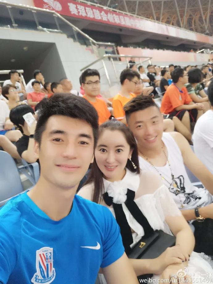 「早晚要认识」帅气逼人的国脚杨旭和他美艳女主持太太