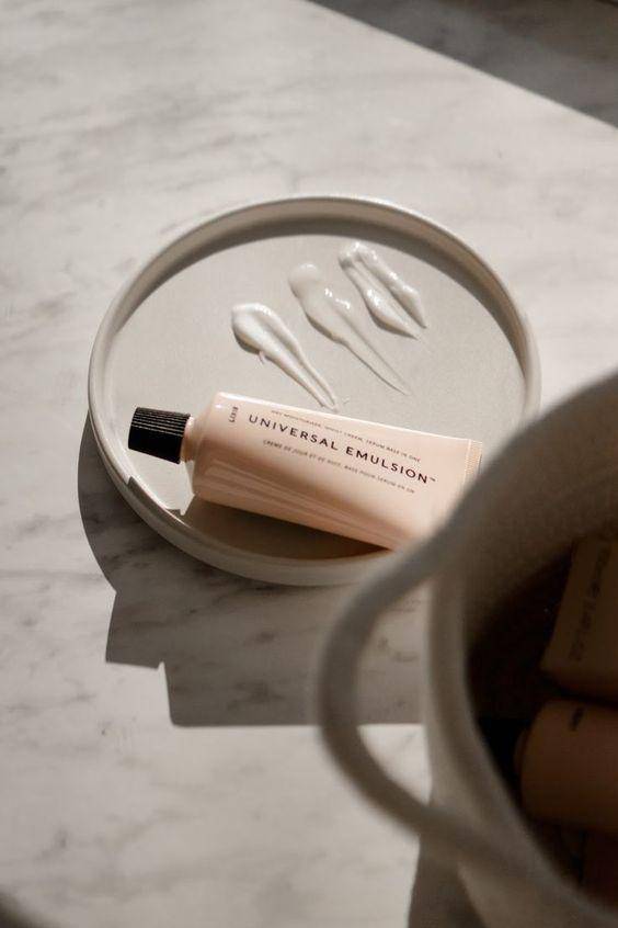 年会你会被同事夸的!打造水润服帖的天生好皮,它不能少