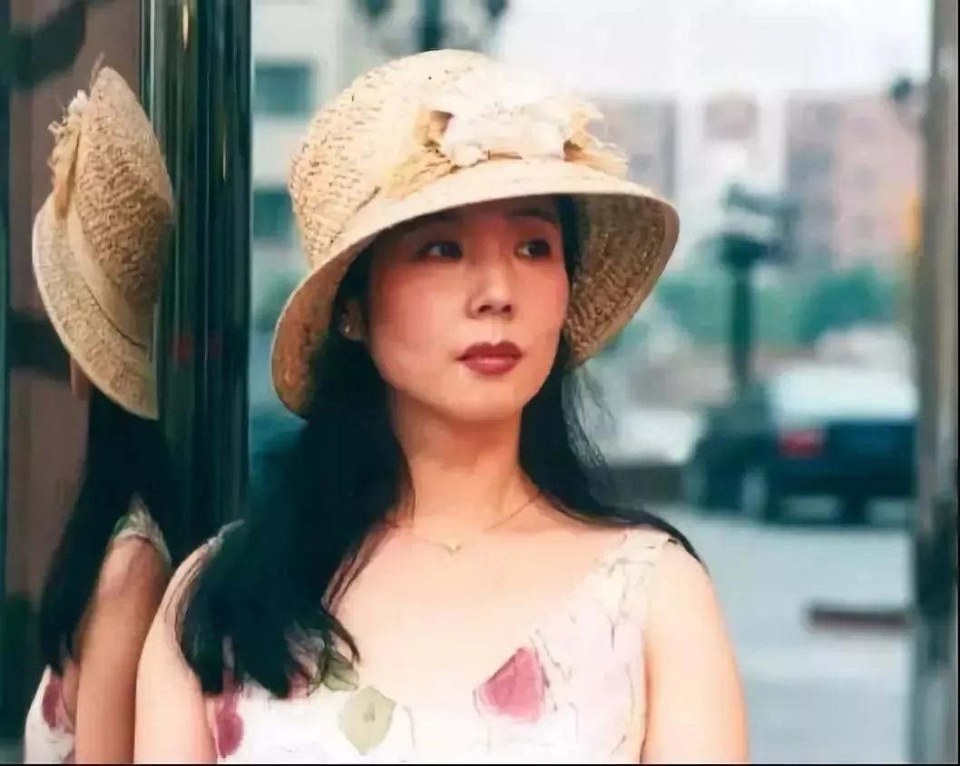 40岁蔡依林晒瑜伽照身材宛如少女:身材好的女人,自带光芒