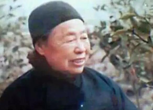 江西一地道农村妇女，高喊丈夫是陈毅，10年后两位军官来到家中