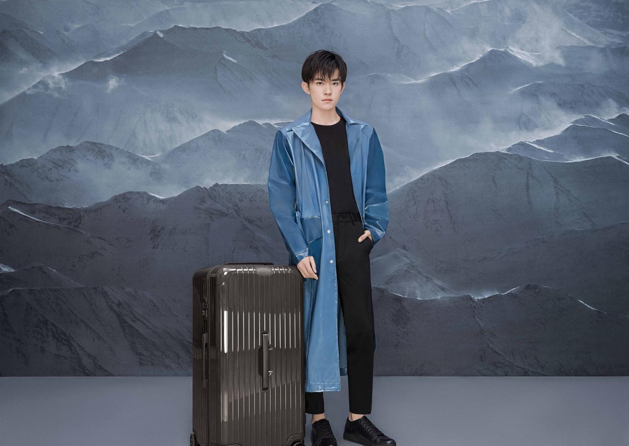 tfboys王俊凯王源易烊千玺行李箱,易烊千玺代言的行李箱牌子
