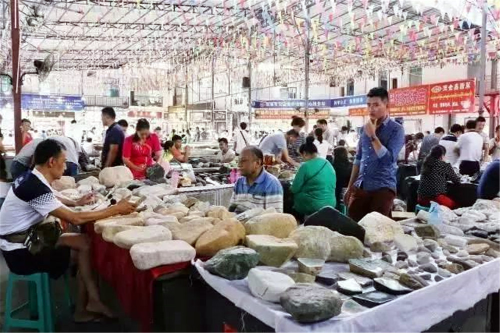 中缅边境卖珠宝翡翠,中缅边境卖翡翠的在哪里