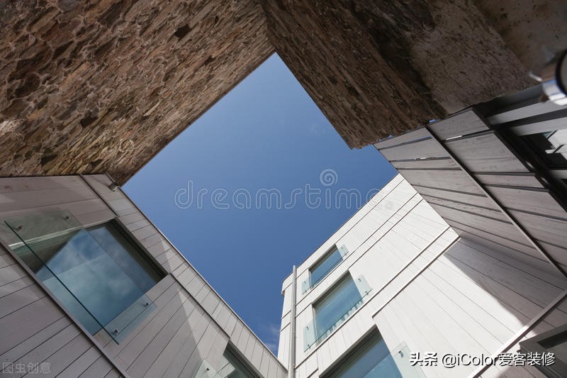 新装修的中式厨房,刚装修完墙面瓷砖开裂有裂缝,怎么办?