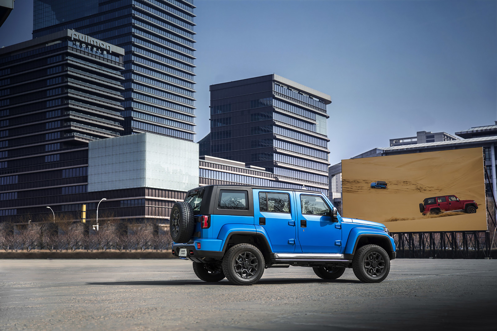 北汽bj40和坦克300牧马人怎么选,新款北汽bj40和坦克300空间对比