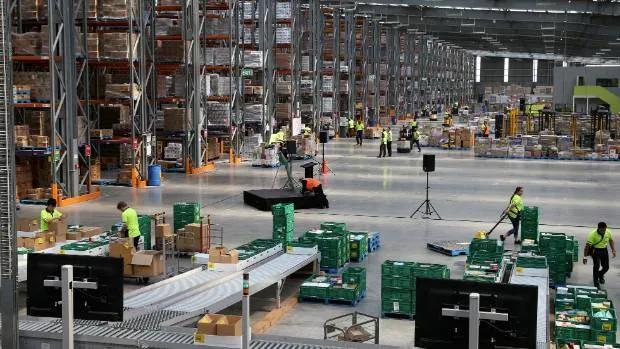 空姐失业后去超市打工，一条抖音视频火了！这是现在最好的活法？