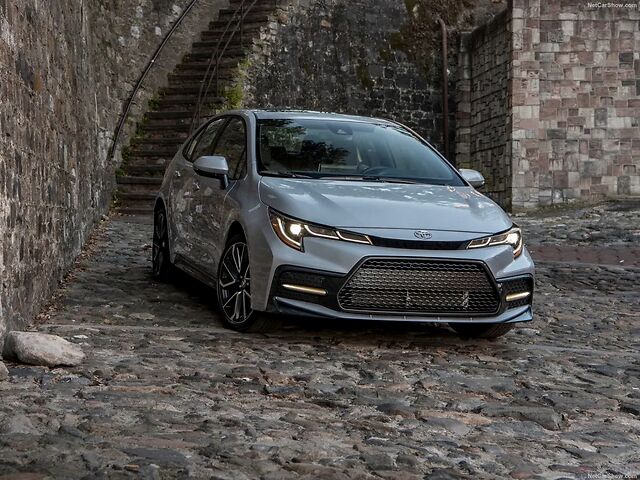 8代思域跟11代卡罗拉哪个更好,本田第十一代思域pk丰田卡罗拉