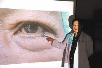 皮肤长了个黑痣褐色会是癌症吗,黑痣附近痒疼是癌症症状表现吗