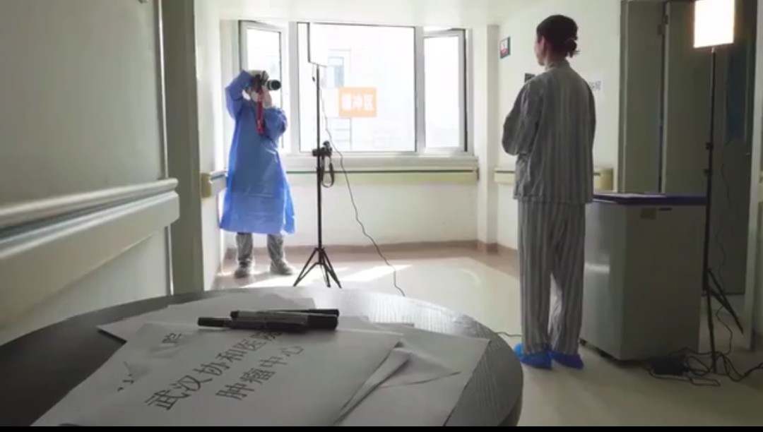 十大抗疫感人瞬间为英雄点赞,纪录片众志成城守护文明