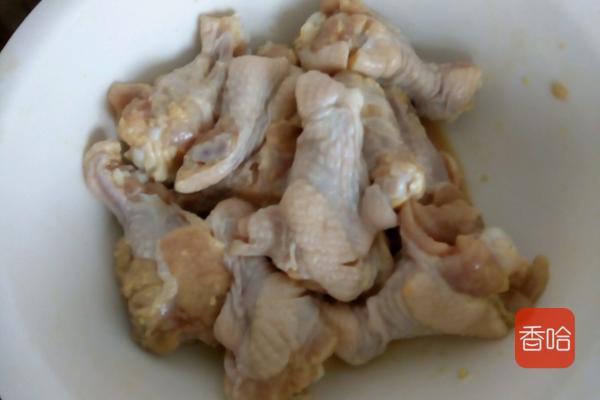 鸡腿最美味的做法，简单一腌一炸，鲜嫩多汁，比卤的香多了