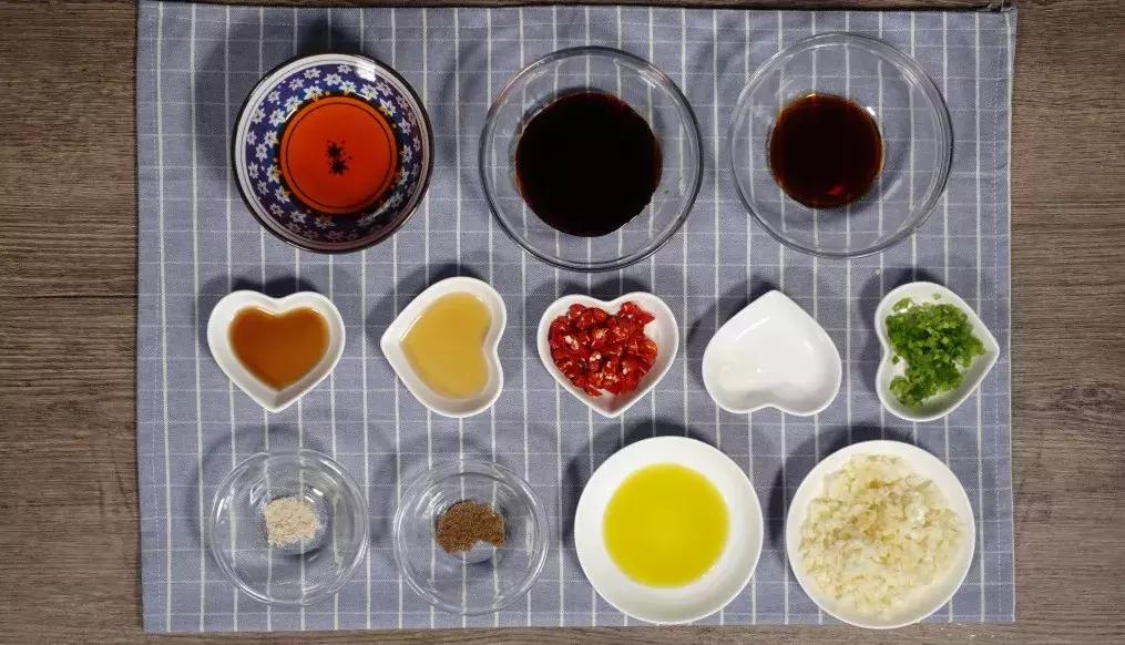 手把手教你做川味口水鸡麻辣鲜香,正宗口水鸡的做法大全集