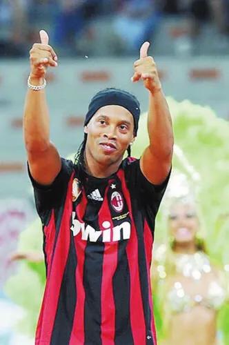 罗纳尔迪尼奥成就了梅西,罗纳尔迪尼奥艺术足球