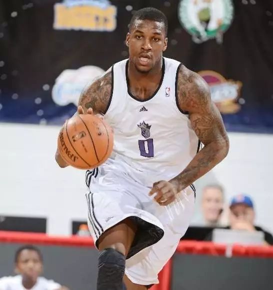 1米8壮汉哭的视频,两米壮汉哭成泪人