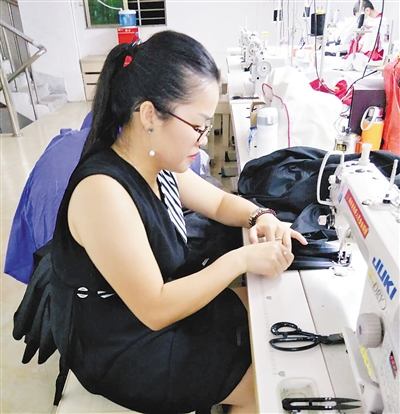 “打工小妹”身残志坚自主创业，为残疾人编织就业梦奋斗，让眼泪绽放成花