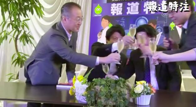 *服务性**扎堆的日本街头，只有她被骂荡妇