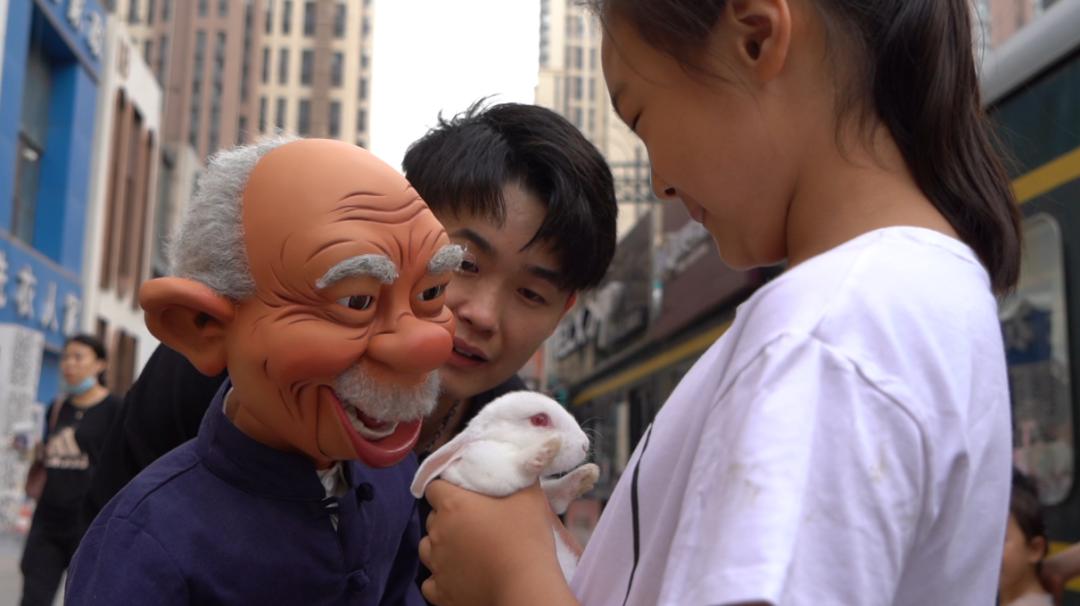 石家庄腹语小哥 (石家庄90后腹语师拍段子年入千万)