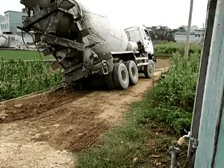 搞笑gif铁砂掌,铁砂掌传人一掌劈开十块砖头