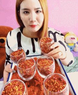 豪车旁边一辆自行车搞笑图,搞笑豪车旁边单车图