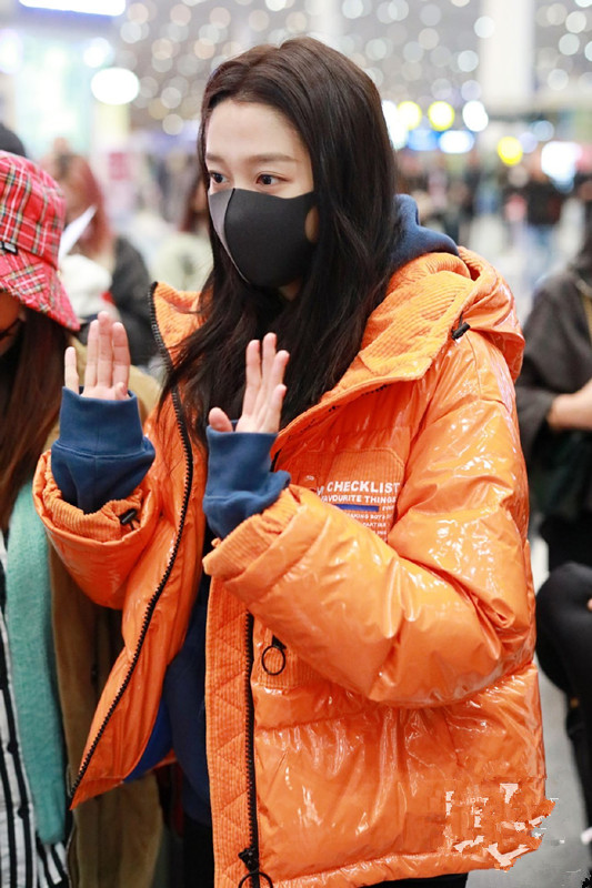 关晓彤穿的白鞋,关晓彤穿很高的鞋子