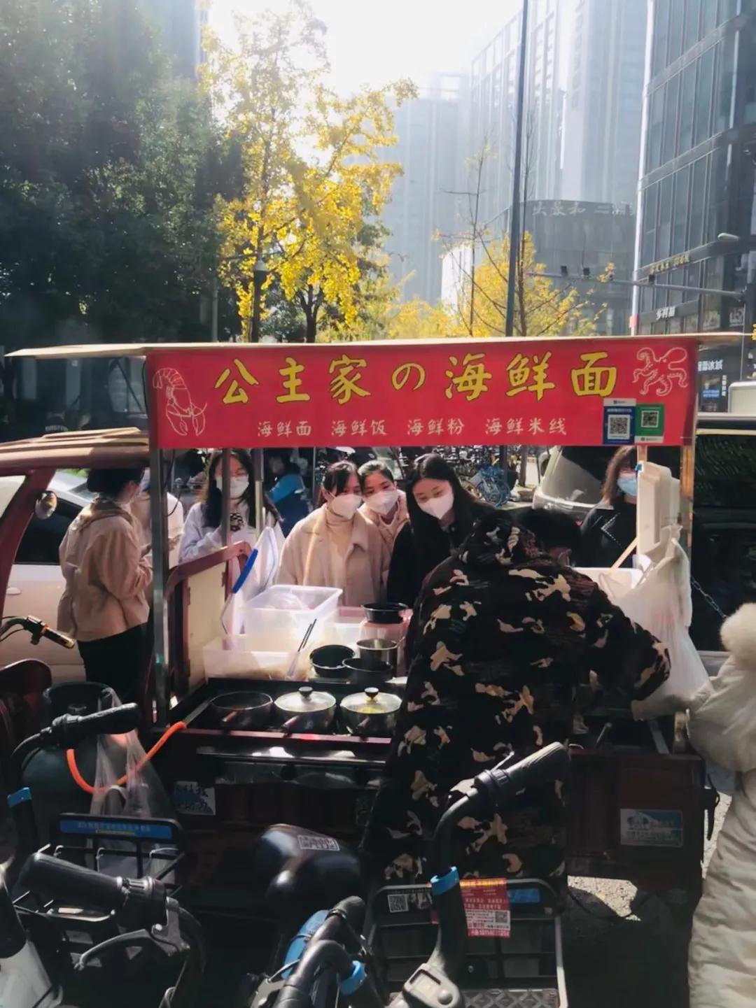 成都天府三街打工视频,天府三街上班的人怎么那么多呢