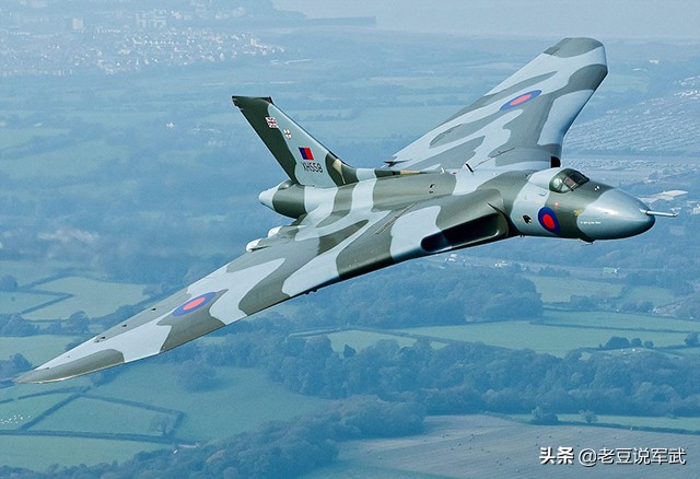 英国v型轰炸机,英国三神轰炸机