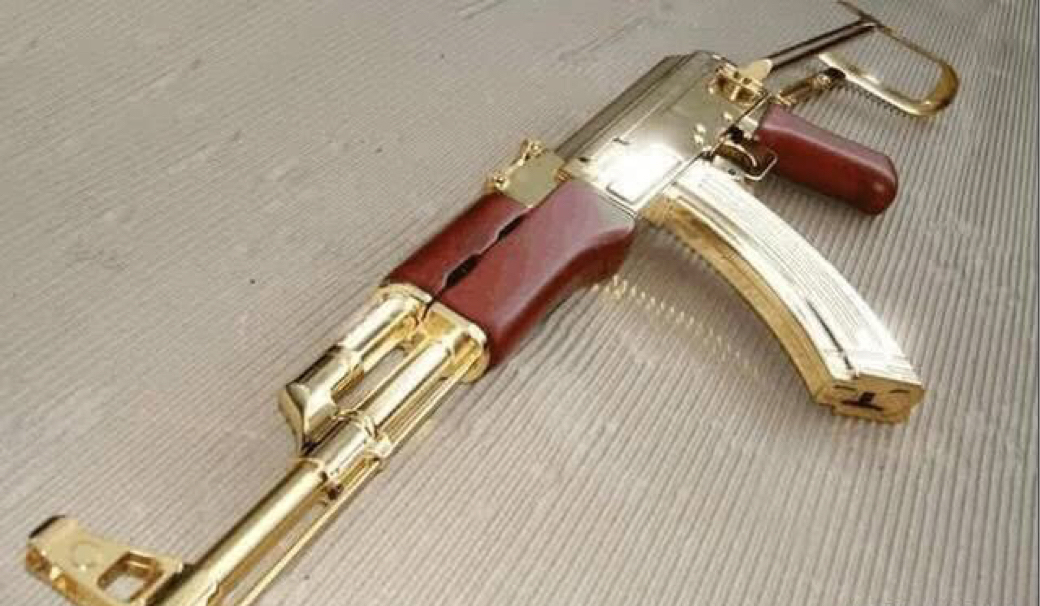 黄金ak47与普通ak47对比,黄金ak47也能打败锤拳兄弟吗