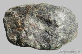 【科研成果】深入市场造就火眼金睛：仿天然皮壳翡翠原石的鉴别