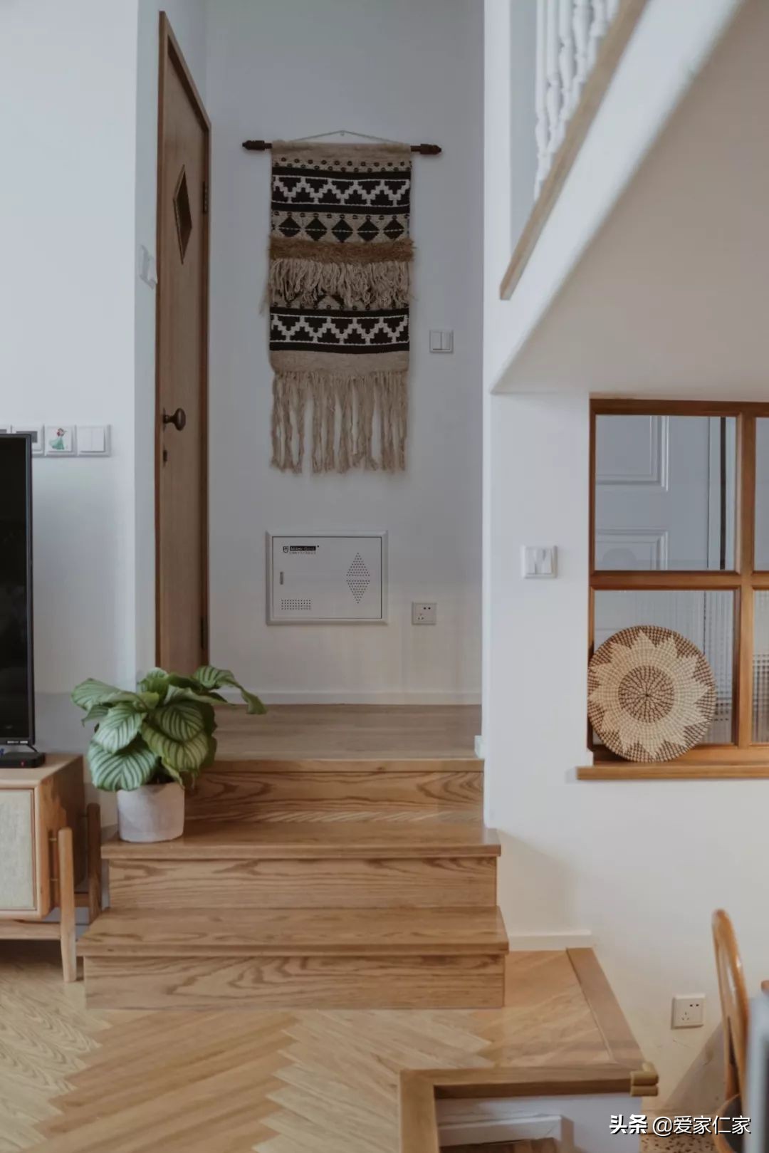 她买下32㎡上海老旧学区房，为女儿打造小桃园，还有超舒适大庭院